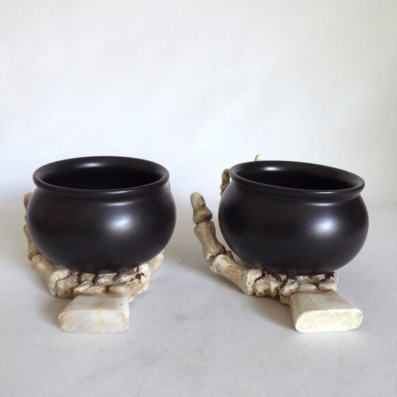 HALLOWEEN SKELETON HANDS HOLDING BLACK CERAMIC CAULDRON CANDY DISH / CUP SET - Picture 5 of 9